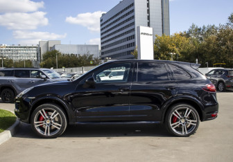 Подержанный автомобиль Porsche Cayenne 2012 года (8 фото)