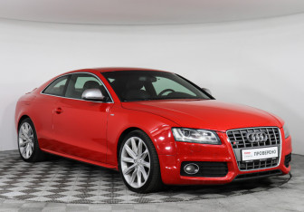 Подержанный автомобиль Audi A5 Coupe 2009 года (9 фото)