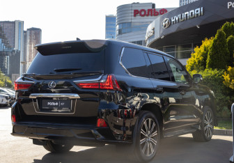Подержанный автомобиль Lexus LX 2018 года (4 фото)