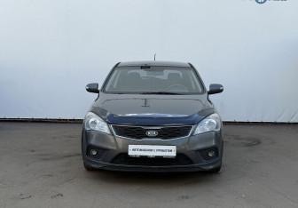 Подержанный автомобиль Kia Ceed Hatchback 2011 года (2 фото)