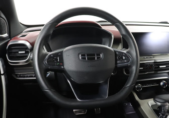 Подержанный автомобиль Geely Coolray 2023 года (18 фото)