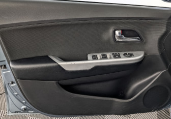 Подержанный автомобиль Kia Rio Hatchback 2015 года (19 фото)