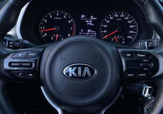 Подержанный автомобиль Kia Rio Hatchback 2021 года (15 фото)