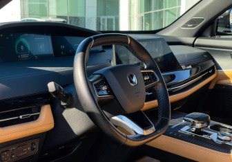 Подержанный автомобиль Changan UNI-K 2023 года (12 фото)