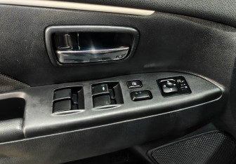 Подержанный автомобиль Mitsubishi ASX 2011 года (13 фото)