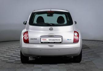 Подержанный автомобиль Nissan Micra Hatchback 2009 года (6 фото)
