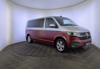 Подержанный автомобиль Volkswagen Caravelle 2022 года (3 фото)