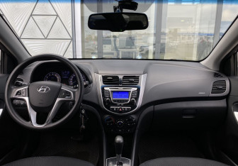 Подержанный автомобиль Hyundai Solaris Sedan 2012 года (10 фото)