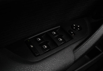 Подержанный автомобиль BMW X1 2014 года (14 фото)
