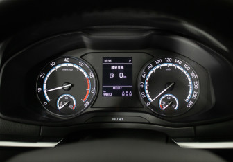 Подержанный автомобиль Skoda Karoq 2019 года (12 фото)