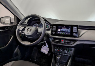 Подержанный автомобиль Skoda Rapid Liftback 2021 года (23 фото)