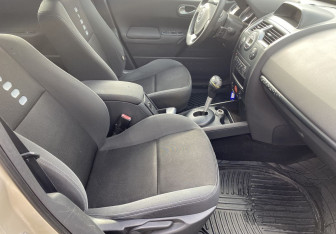 Подержанный автомобиль Renault Megane Sedan 2008 года (9 фото)