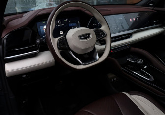 Подержанный автомобиль Geely Monjaro 2023 года (20 фото)