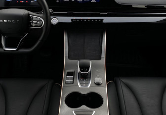 Подержанный автомобиль Omoda C5 2023 года (14 фото)