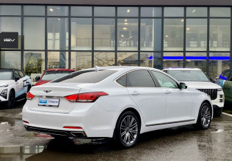 Подержанный автомобиль Genesis G80 2017 года (5 фото)