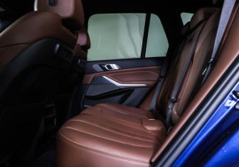 Подержанный автомобиль BMW X5 2021 года (11 фото)