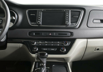 Подержанный автомобиль Kia Carnival 2016 года (14 фото)