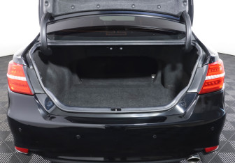 Подержанный автомобиль Toyota Camry Sedan 2017 года (9 фото)