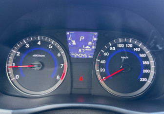 Подержанный автомобиль Hyundai Solaris Sedan 2013 года (12 фото)
