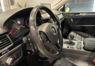 Подержанный автомобиль Volkswagen Touareg 2014 года (13 фото)