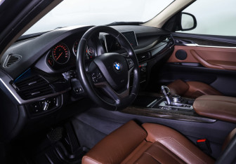 Подержанный автомобиль BMW X5 2016 года (15 фото)