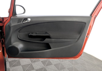 Подержанный автомобиль Opel Corsa 2011 года (24 фото)