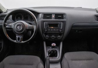 Подержанный автомобиль Volkswagen Jetta Sedan 2014 года (13 фото)