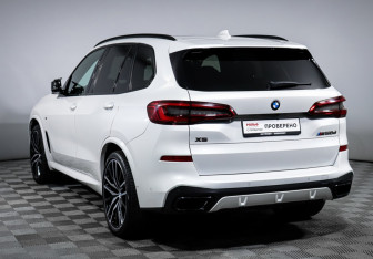 Подержанный автомобиль BMW X5 2019 года (7 фото)