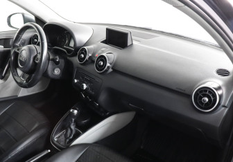 Подержанный автомобиль Audi A1 2012 года (6 фото)
