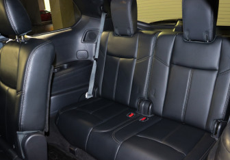 Подержанный автомобиль Nissan Pathfinder 2015 года (11 фото)