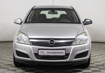 Подержанный автомобиль Opel Astra Wagon 2014 года (2 фото)