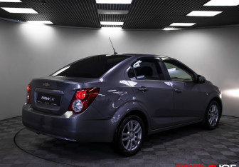 Подержанный автомобиль Chevrolet Aveo Sedan 2012 года (19 фото)