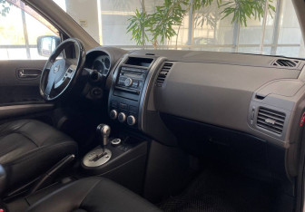 Подержанный автомобиль Nissan X-Trail 2008 года (9 фото)