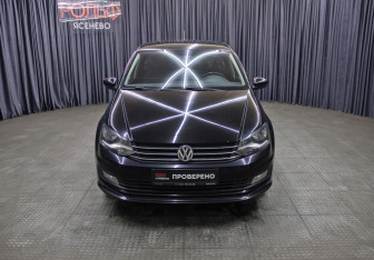 Подержанный автомобиль Volkswagen Polo Sedan 2015 года (2 фото)