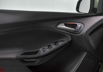 Подержанный автомобиль Ford Focus Hatchback 2017 года (11 фото)