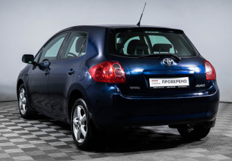 Подержанный автомобиль Toyota Auris Hatchback 2008 года (7 фото)