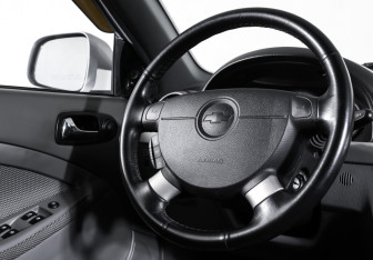 Подержанный автомобиль Chevrolet Lacetti Hatchback 2010 года (13 фото)