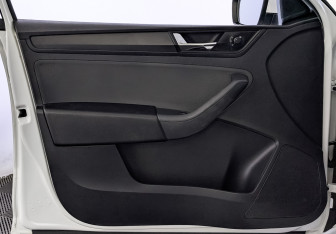 Подержанный автомобиль Skoda Rapid Liftback 2019 года (19 фото)