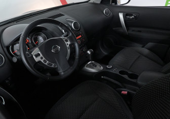 Подержанный автомобиль Nissan Qashqai+2 2009 года (7 фото)