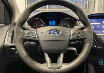 Подержанный автомобиль Ford Focus Wagon 2016 года (14 фото)