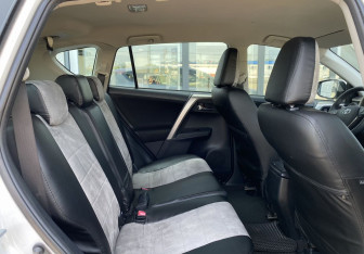 Подержанный автомобиль Toyota RAV4 2013 года (21 фото)