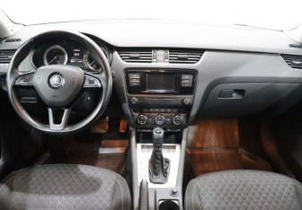Подержанный автомобиль Skoda Octavia Liftback 2016 года (13 фото)