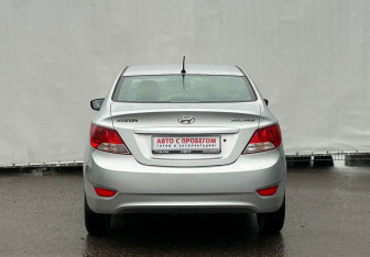 Подержанный автомобиль Hyundai Solaris Sedan 2012 года (6 фото)