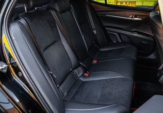 Подержанный автомобиль Toyota Camry Sedan 2025 года (11 фото)
