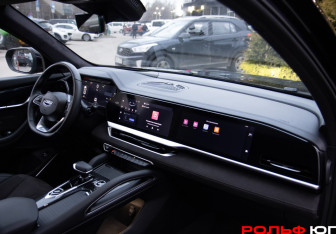 Подержанный автомобиль Geely Monjaro 2023 года (7 фото)