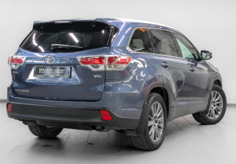 Подержанный автомобиль Toyota Highlander 2014 года (5 фото)