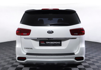 Подержанный автомобиль Kia Carnival 2020 года (6 фото)