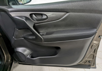 Подержанный автомобиль Nissan Qashqai 2014 года (17 фото)