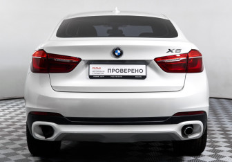 Подержанный автомобиль BMW X6 2016 года (6 фото)