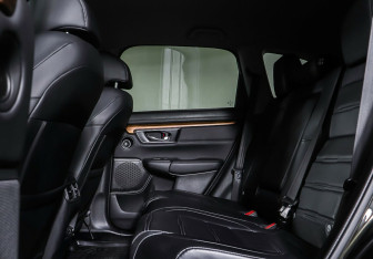 Подержанный автомобиль Honda CR-V 2019 года (21 фото)